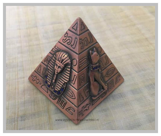 Egyptische piramide B
