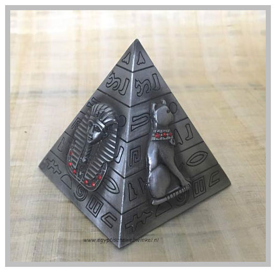Pyramid of Chephren G