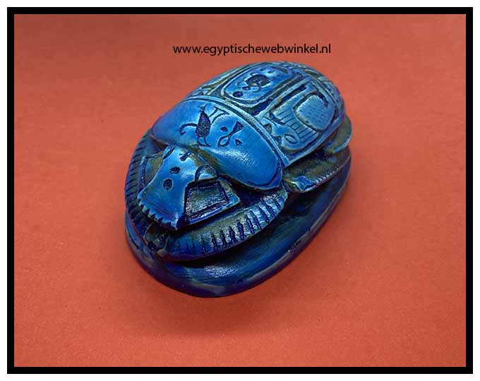 Blauwe scarabee steen A