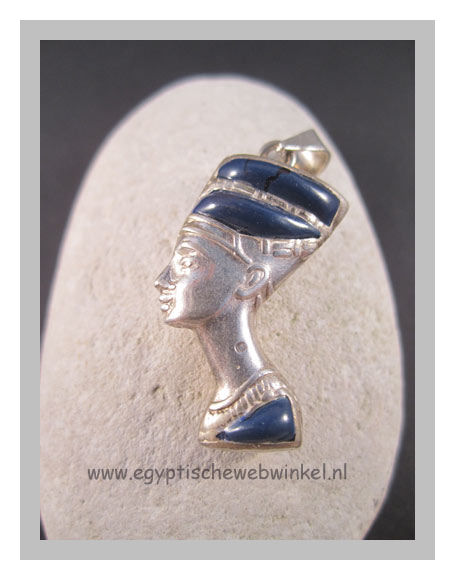 Nefertiti zilveren hanger met echte stenen