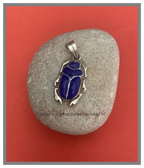 Scarabee zilveren hanger met lapis lazuli stenen E1